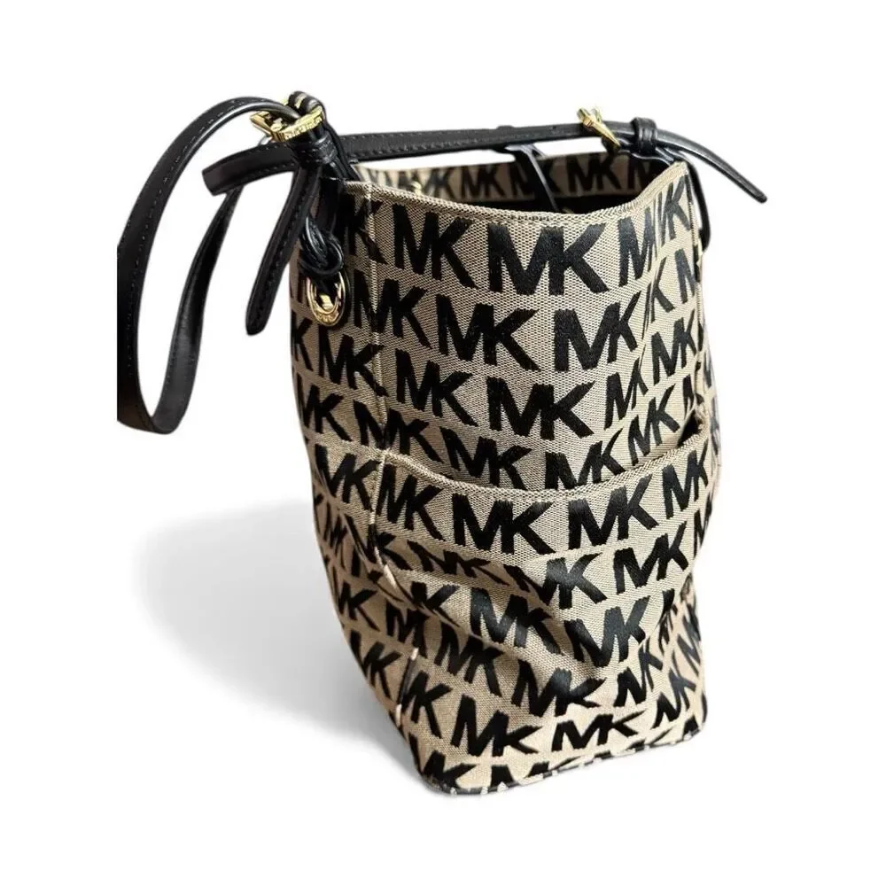 Michael Kors large compartment
